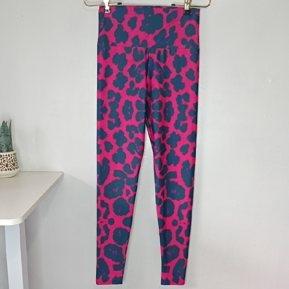 Two Pairs Of Yoga Pants Leopard Print And Polka Dot Leggings Small - Picture 2 of 11